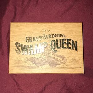 GRAV3YARDGIRL Swamp Queen